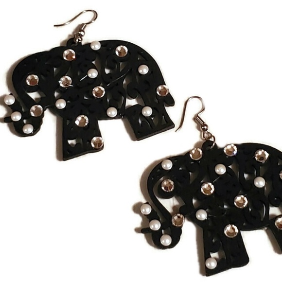 Black Elephant Pearls & Swarovski Crystals Earring - Picture 3 of 3